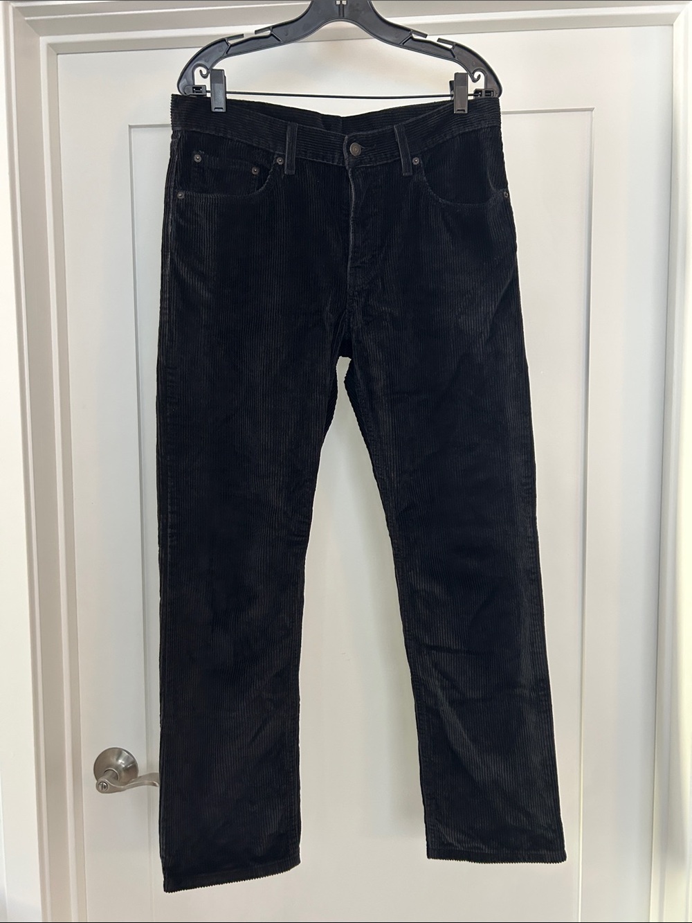 Black Levi’s Red Tab Corduroy Straight Leg Pants 31x30